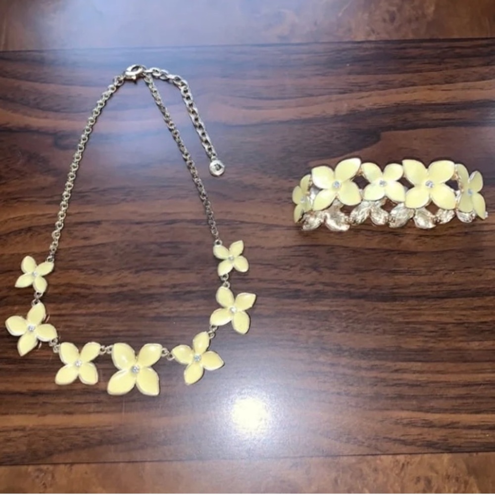 Yellow flower Gloria Vanderbilt crystal necklace & bracelet